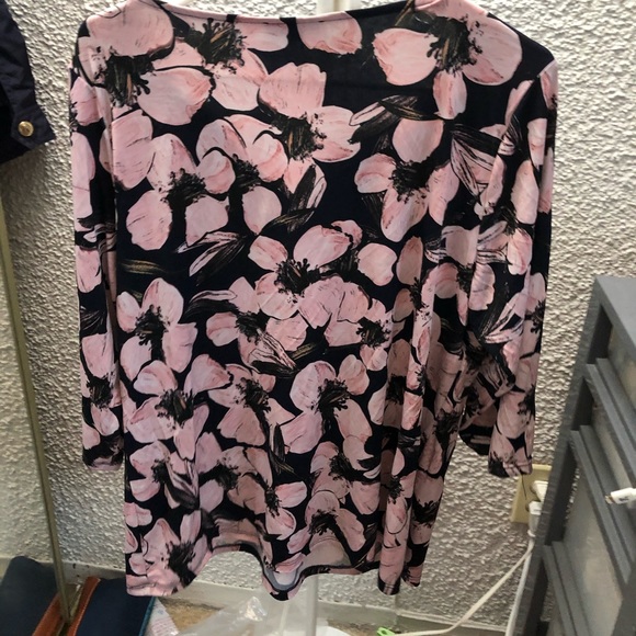 Laura (Plus size) Floral Printed Blouse - Picture 2 of 2